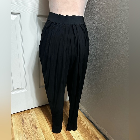 Forever 21 Tonal Harem Pants in Black - Picture 2 of 8
